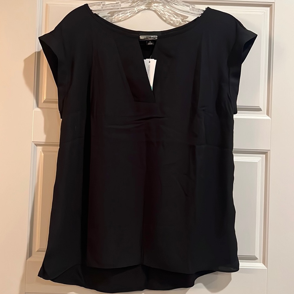NEW W/TAGS Fortune + Ivy Blouse - Catenia Hardware Detail - Vee Neck - Size M
